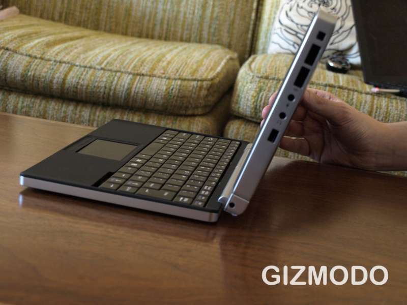 Illustration for article titled First Hands On: Touch Book Is Part-Netbook, Part-Tablet